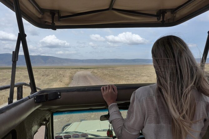 5-Days Private Midrange Safari: Serengeti, Ngorongoro & Manyara - The guide, food, and sleeping arrangements