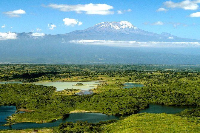 5 days Safari to Tarangire, Ngorongoro, Serengeti and Lake Manyara - Day 2: From Ngorongoro Gate to the Serengeti plains
