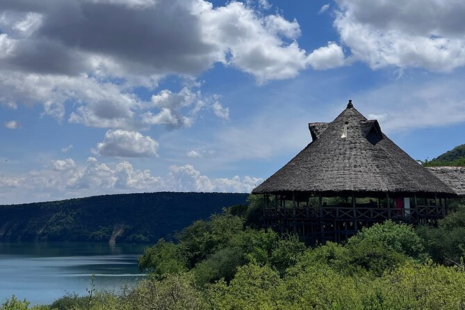 5-Hour Private Guided Tour in Lake Chala with Lunch - The 15-minute walk down to Lake Chala