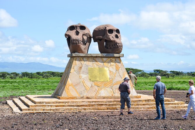 6 Days lodge &camping tour Serengeti ,Tarangire ,Ngorongoro Crater and Manyara - What this six-day route gets right
