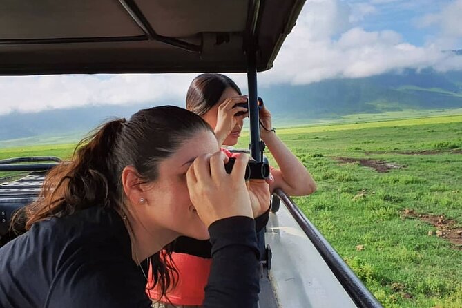6 days Tanzania budget safari - Day 5: Descending into Ngorongoro Crater