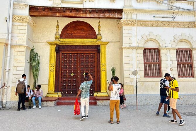 A Half Day Private Stone Town Tour - Darajani Town Market for Everyday Zanzibar