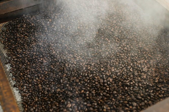 Coffee walk with stay in the village - The 30 to 40 minute walk down to the roaster