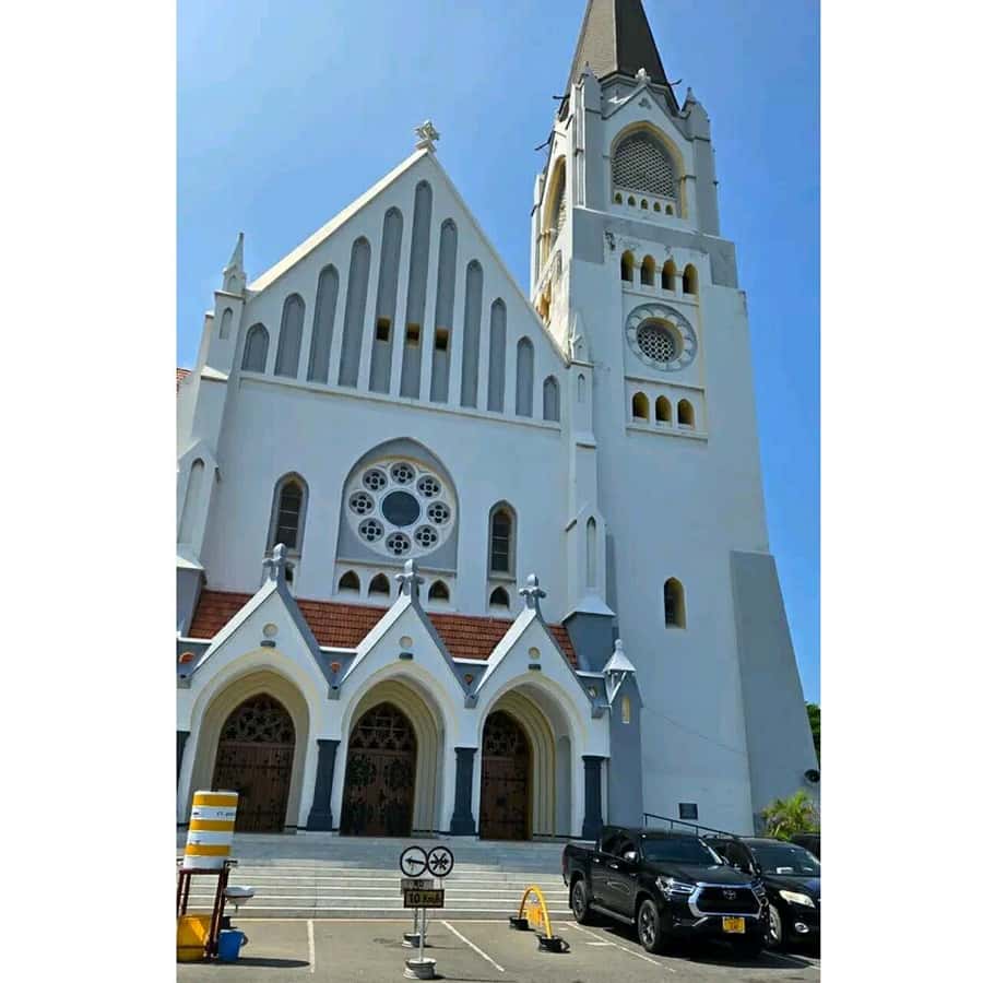DAR ES SALAAM : 6hr DAR ES SALAAM CITY TOUR WITH PRIVATE CAR - Lunch at KFC Mlimani is simple and predictable