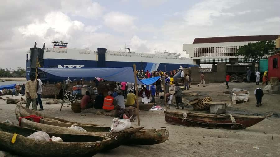 Dar es Salaam: City Tour - City Centre landmarks make the history easier to read