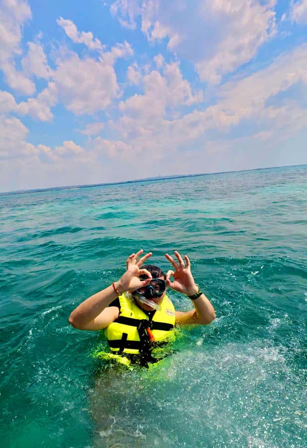 DAR ES SALAAM: MBUDYA ISLAND SNORKELING TOUR & BEACH VIBES - Leaving Dar es Salaam by wooden dhow