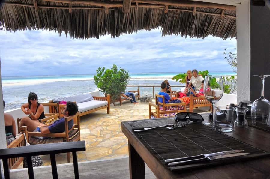 Day trip to the Rock Restaurant & relax on mtende beach - What the Six-Hour Schedule Feels Like
