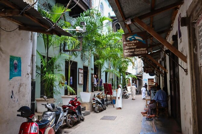 Explore The Stone Town in Zanzibar - Why Stone Town makes sense with a guide