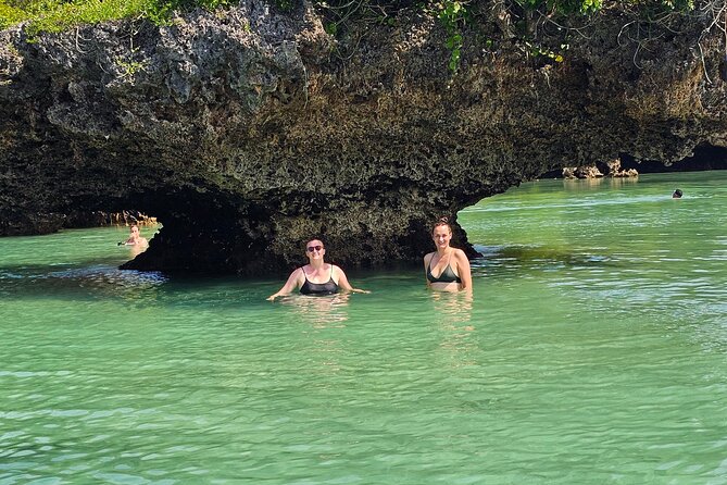 Full Day Private Safari Blue Ocean Trip with Lunch - Why this Safari Blue day works so well