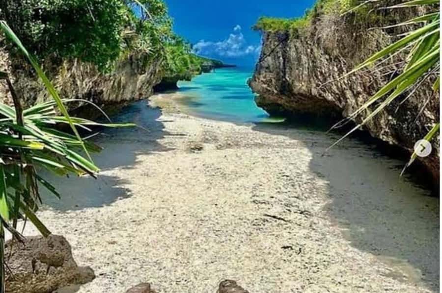 Kuza Cave, Hidden Mtende Beach & The Rock Restaurant - Why this four-hour southern Zanzibar route works