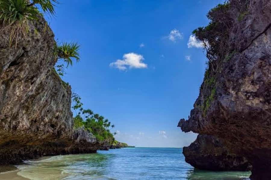 Kuza Cave, Hidden Mtende Beach & The Rock Restaurant - Kuza Cave: a cool start with swimming time