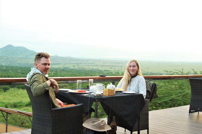 Love lives in Africa - Ngorongoro Crater and a full day below the rim