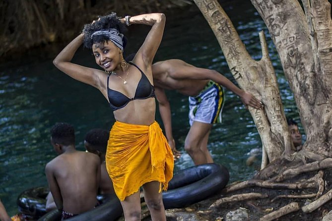 Moshi Hotspring - A shaded oasis in the Tanzanian savannah