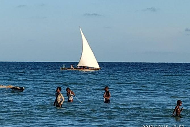 Pongwe Dhow fishing - Learning to sail a traditional dhow