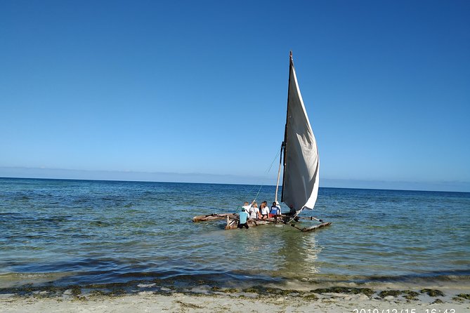 Pongwe Dhow fishing - Trying handline fishing from the boat