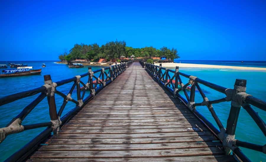 Prison island and Nakupenda sandbank - From your hotel to the water