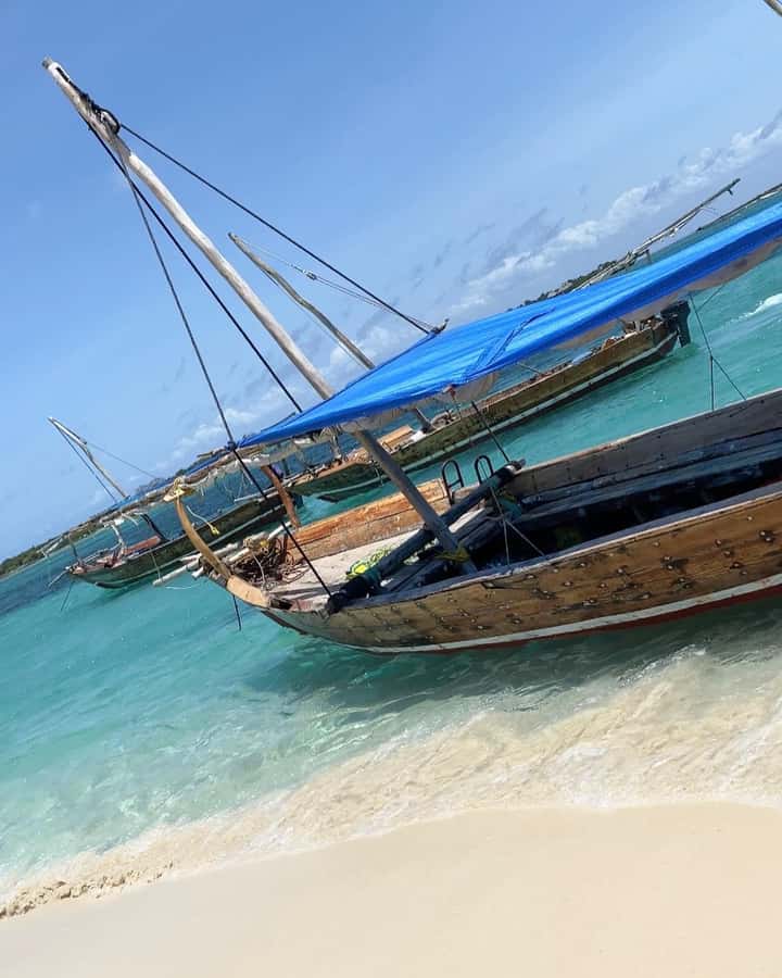 SAFARI BLUE ZANZIBAR : PRIVATE TRIP - The first 30-minute dhow crossing