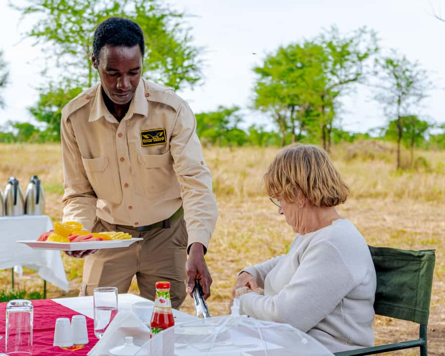 Serengeti Balloon Ride and Luxury Bush Breakfast - Champagne, juice, and the luxury bush breakfast