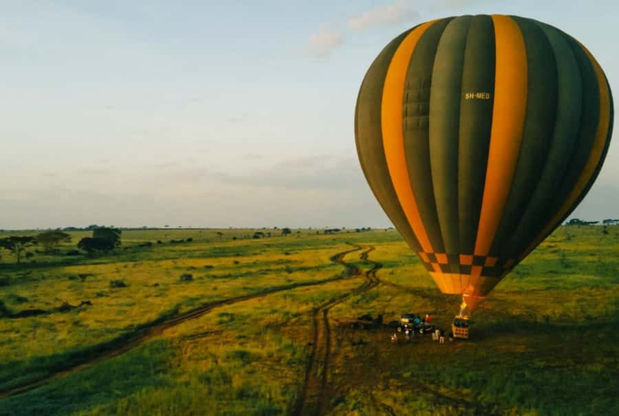 Serengeti: Hot Air Balloon Flight with Champagne Breakfast - Watching the balloon come to life