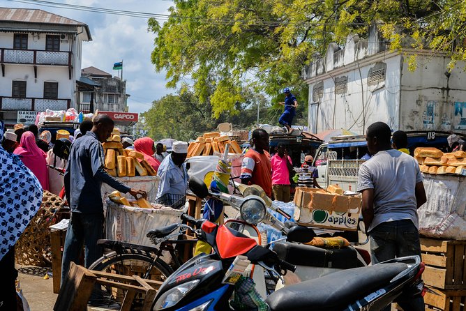 Stone Town Foodie Walk - Seasonal fruit at Darajani Market