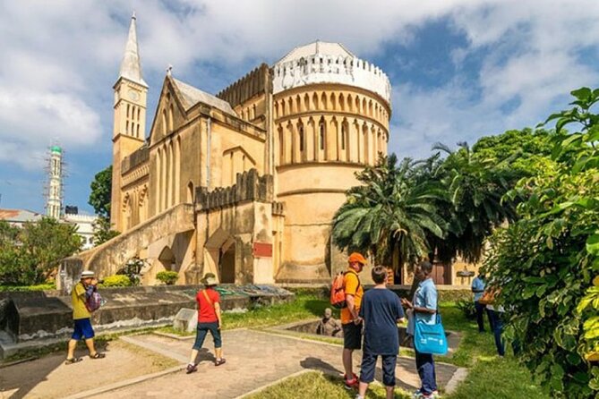 Stone Town & Spice Tour, Zanzibar secrets with Lunch - Zanzibar - Walking through Stone Town’s old lanes