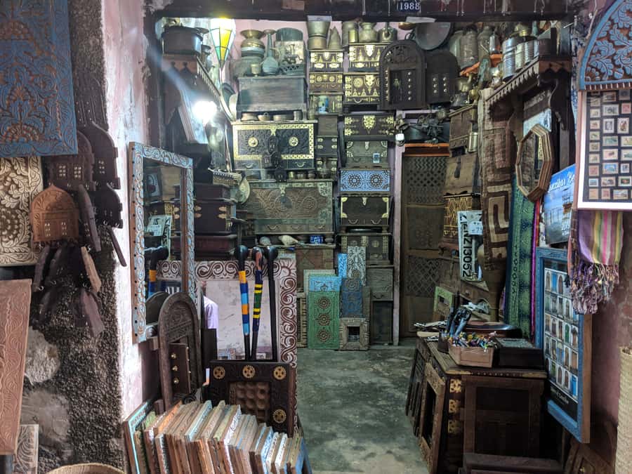 Stonetown Historical Walking Tour & Traditional Lunch - Following the narrow streets into daily life