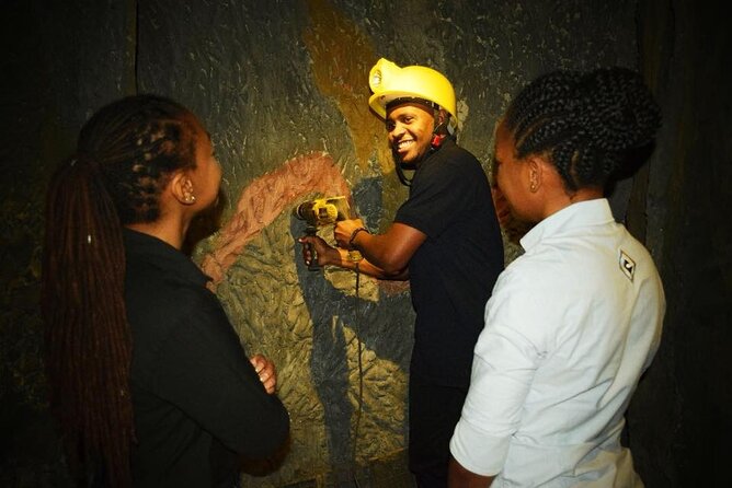 Tanzanite experience tour - Tanzanite shopping in Arusha - Shanga Foundation and Recycled-Material Crafts