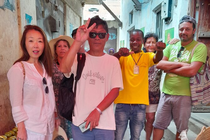 Walking City Tour in Zanzibar Island - The old lanes and the shape of Stone Town