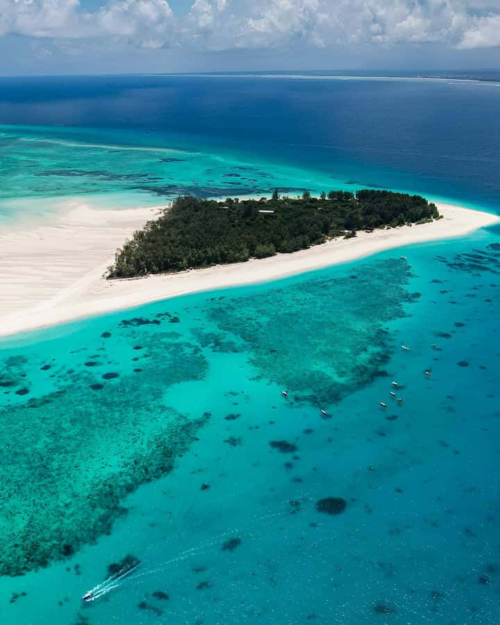 Zanzibar: 3-Day Tour with Snorkeling Adventure with Lunch - The Rock is a photo stop first