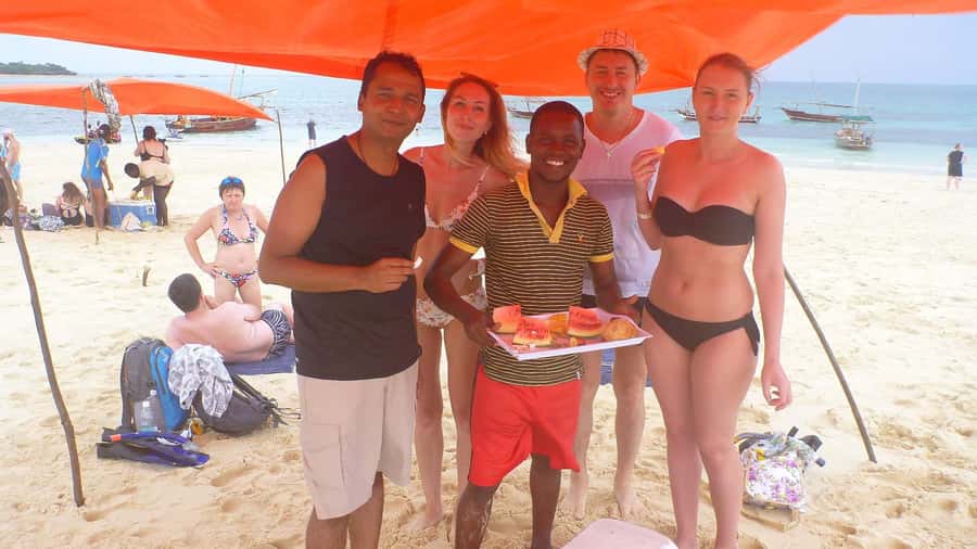 Zanzibar: Nakupenda Sandbank and Prison Island Tour & Lunch - Meeting Zanzibar’s giant tortoises