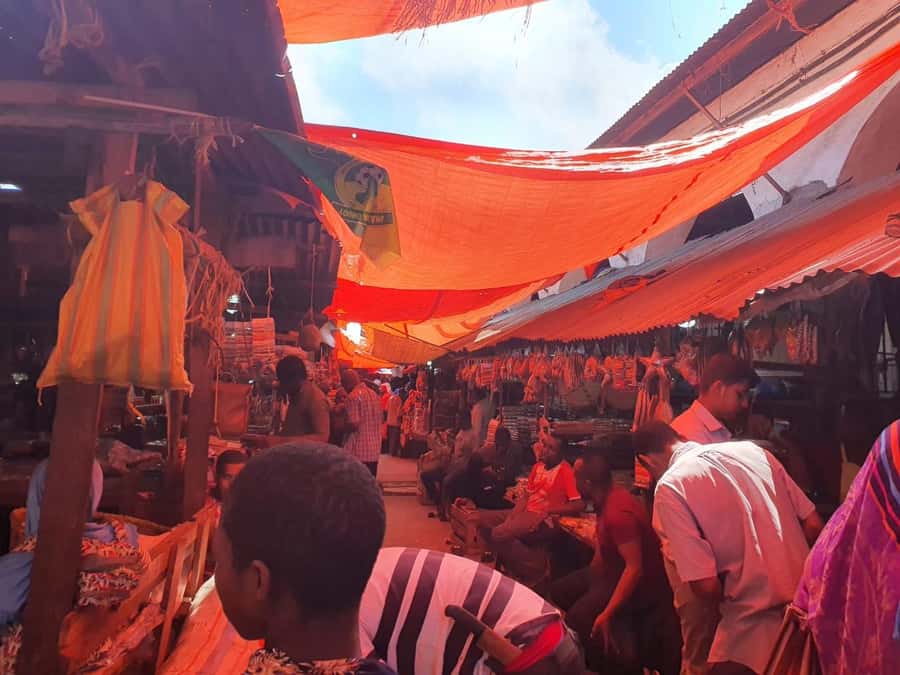 Zanzibar: Private walking tour in stone town - A half hour in the food market
