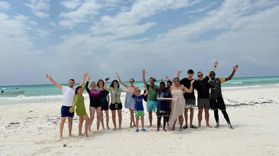 Zanzibar: Pungume island-dolphin watching - BBQ Lunch - Key points at a glance
