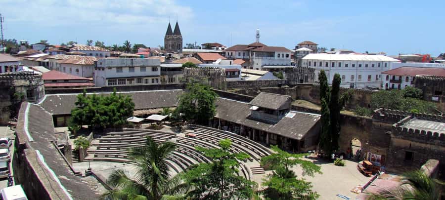 Zanzibar: Stone Town 3-Hour Walking Tour - Old Fort and the first layers of Zanzibar’s past