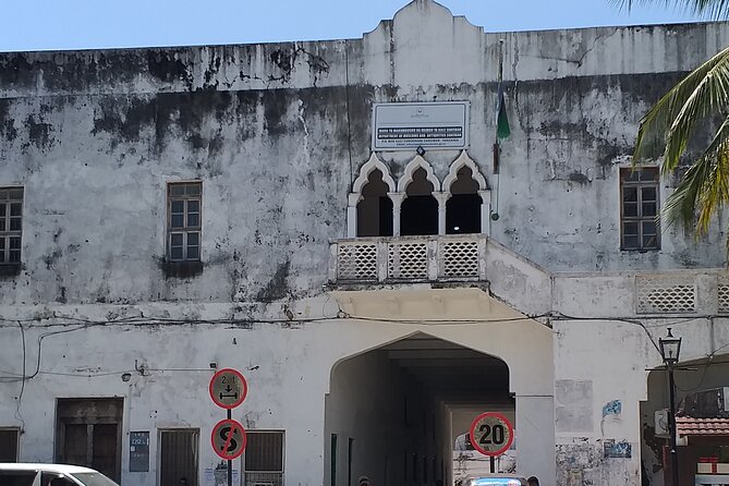 Zanzibar Stone Town: Historical Walking Tour With a Local Guide - What the guide adds to the experience