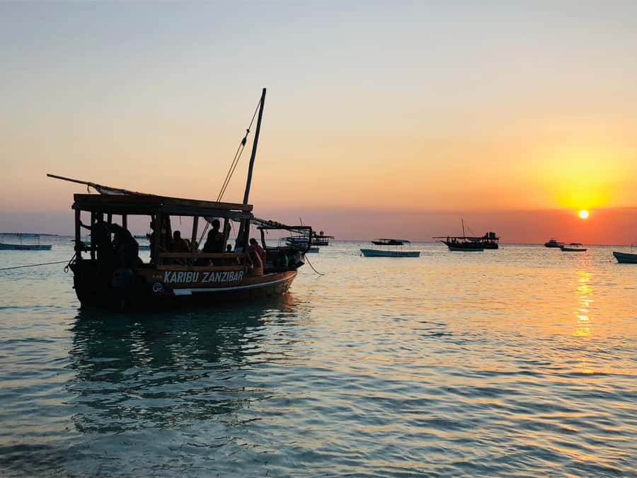 Zanzibar: Sunset Dhow Cruise - Getting onto the dhow, and why beachwear matters